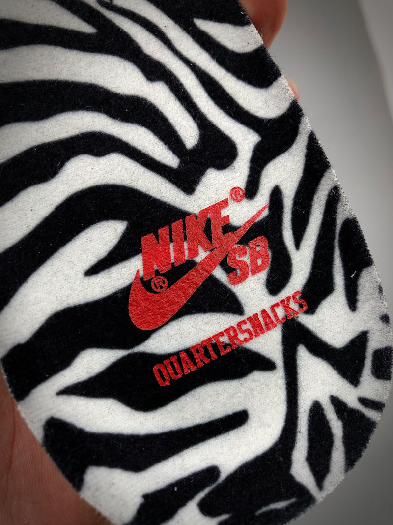 Nike SB Dunk Low OG QS Quartersnacks Zebra